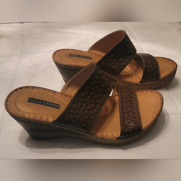 Good Choice Wedge Sandal- Size 38/ 7.5 - Picture 3 of 3